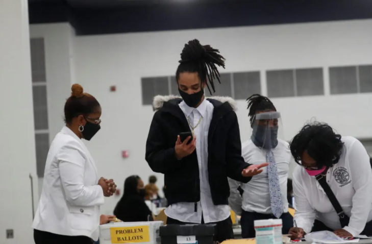 REPORTAN INSTALACIÓN DE COLEGIOS FALSOS Y MUERTOS VOTANDO DURANTE ELECCIONES EN EU