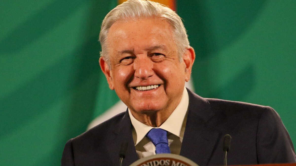 AMLO califica de politiquería las sanciones del INE por influencers