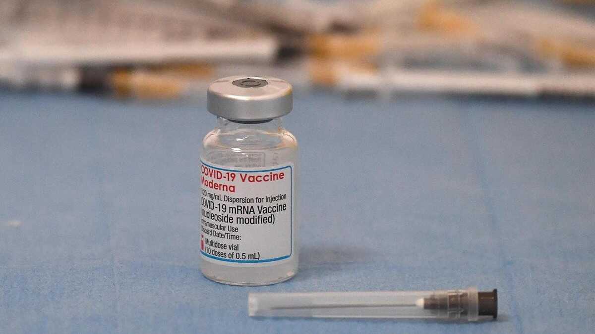 Llegan a México más de 1.7 millones de vacunas de Moderna donadas por EU