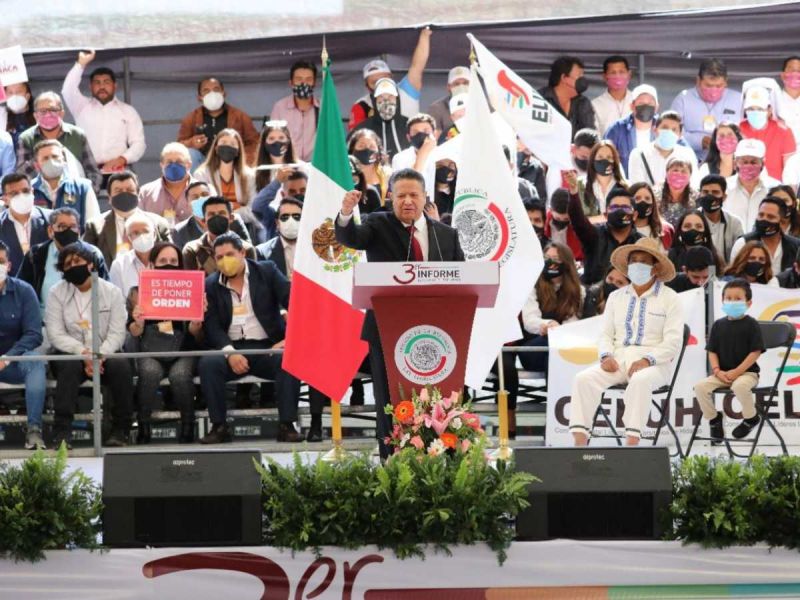 Arropa cúpula morenista informe de senador Menchaca