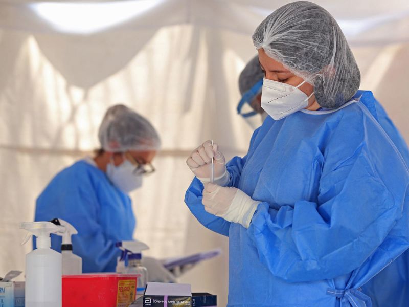 Reportan contagios de covid en dos escuelas públicas de Nuevo León