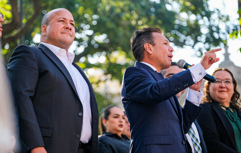 Califica Alfaro de inmorales a políticos con pensiones doradas