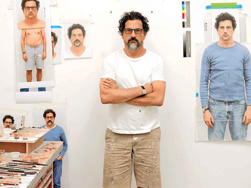 Yishai Jusidman reúne autorretratos con pinturas geométricas