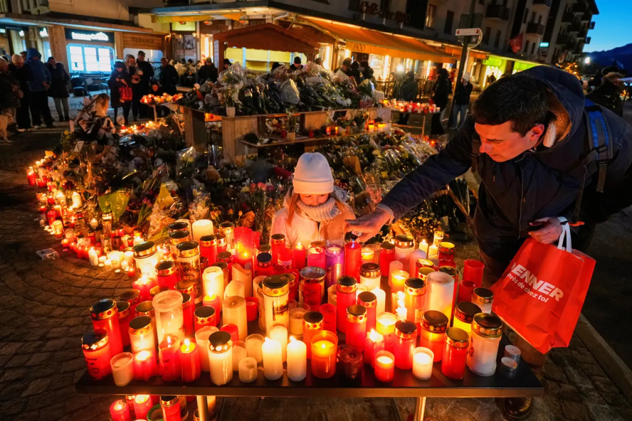 Suiza rinde homenaje a las víctimas fatales de la tragedia que azotó un local nocturno y deja un saldo humana inolvidable.