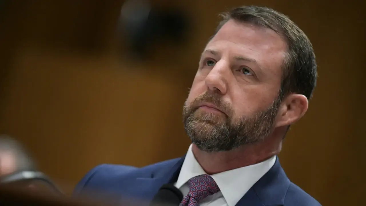 Senador cuestiona con dureza el temperamento del candidato a Seguridad Nacional en polémica audiencia