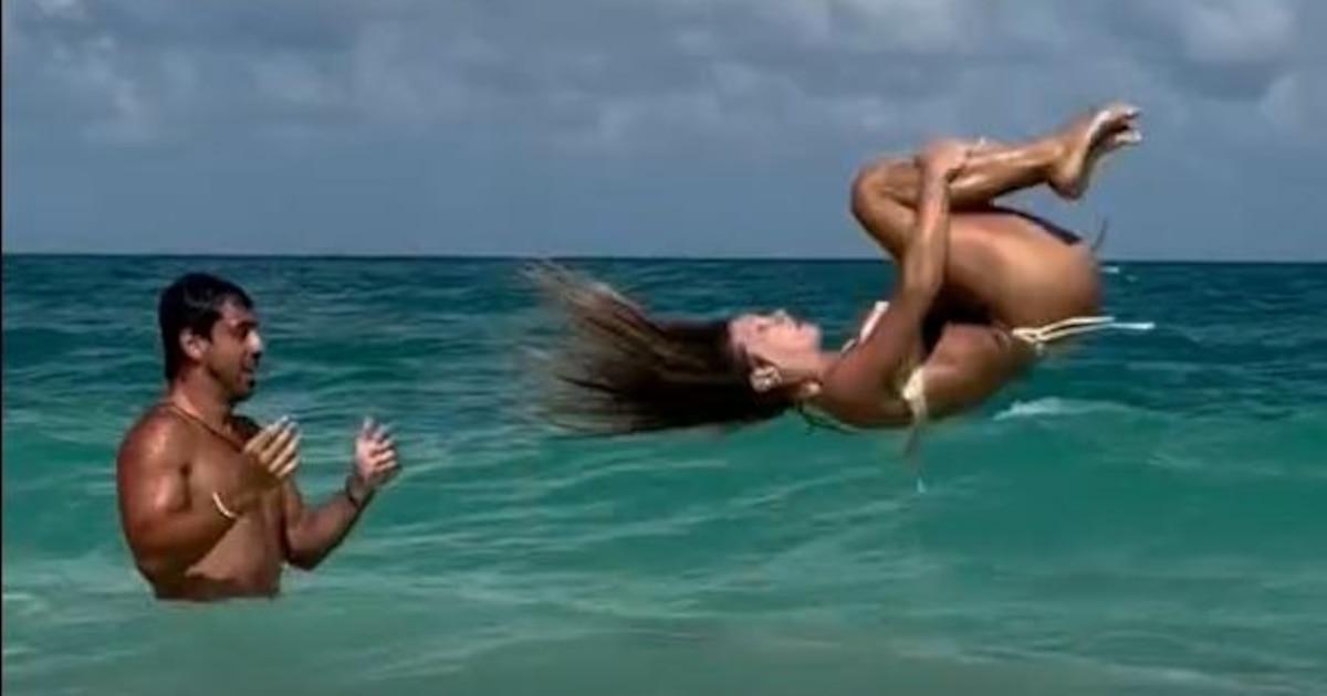 Pareja de famosos sorprende con acrobacias en el mar durante sus vacaciones de ensueño