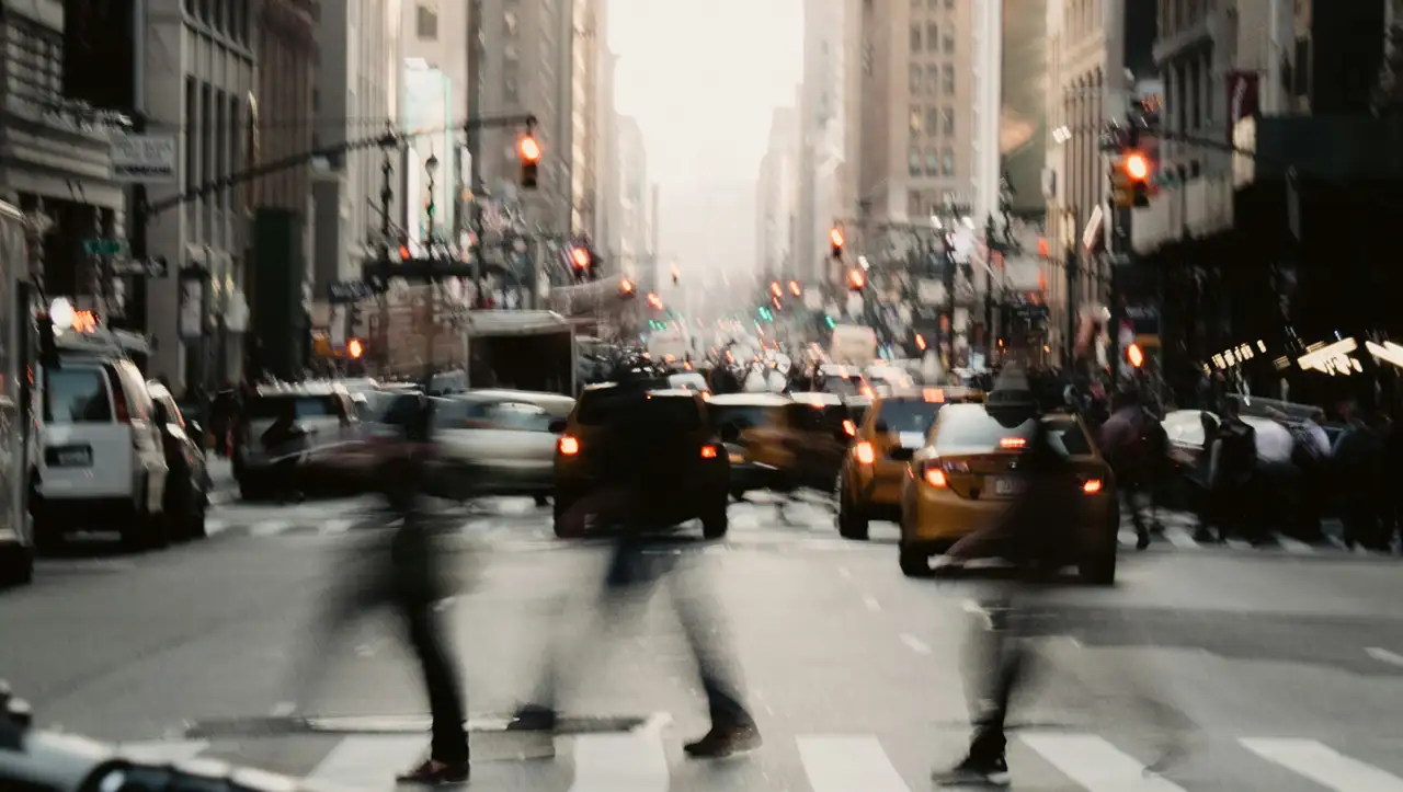 Reserva Federal frena alzas de tasas ante riesgos económicos por conflicto en Oriente Medio