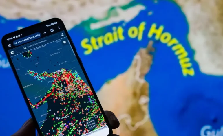 Irán flexibiliza el paso de buques y petróleo por el estratégico estrecho de Ormuz