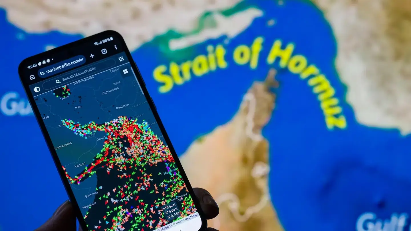 Irán flexibiliza el paso de buques y petróleo por el estratégico estrecho de Ormuz