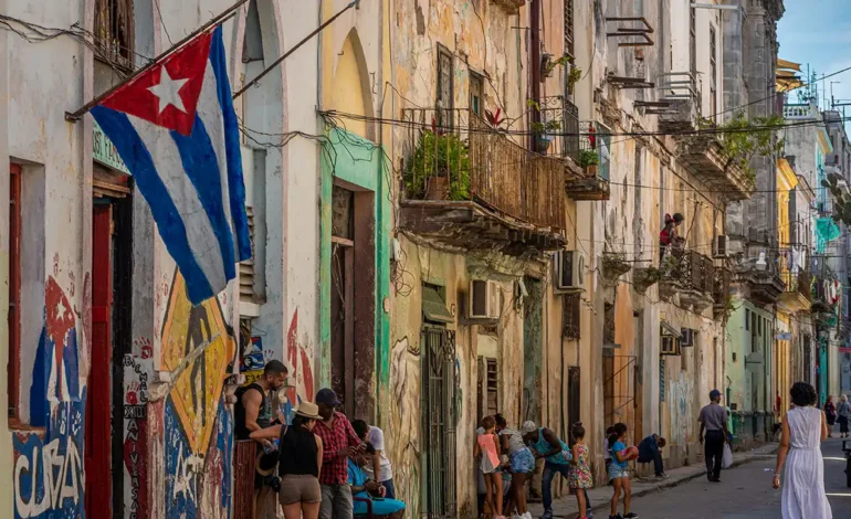 Llega a Cuba primer grupo de solidaridad con ayuda humanitaria para la isla